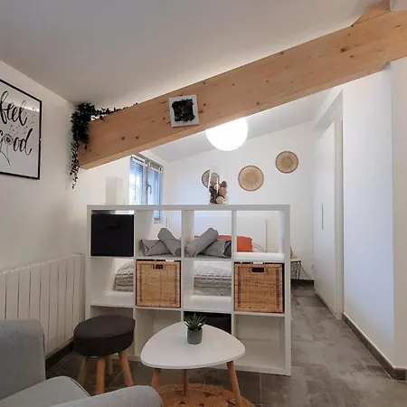 Cosy Mansarde Hyper Centre Apartment